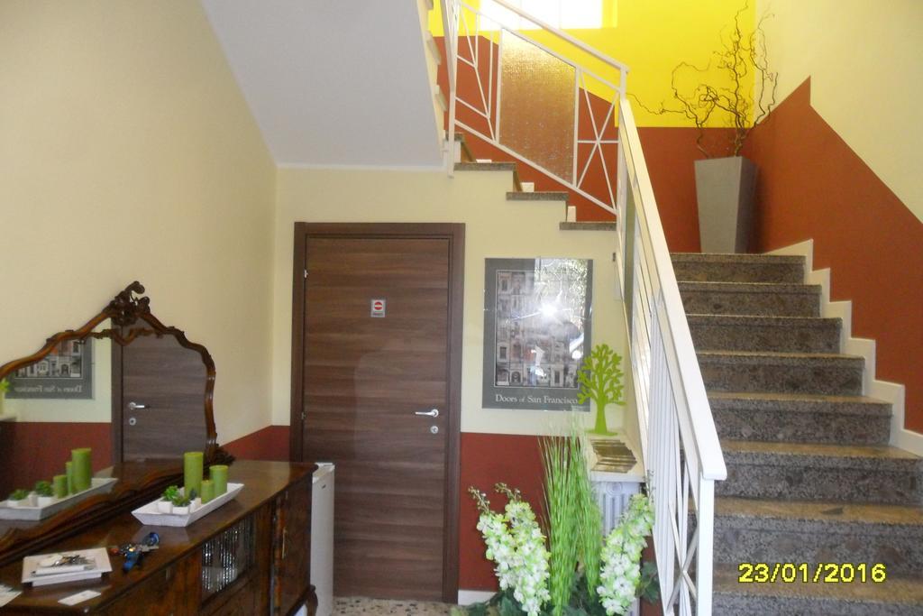 Location Lory Hotel Busto Arsizio Exterior photo